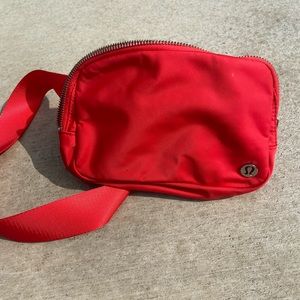Lululemon everywhere belt bag